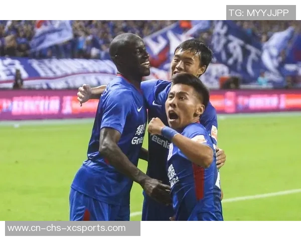 恒大与申花激战正酣中超赛场再掀风云对决引发球迷热议